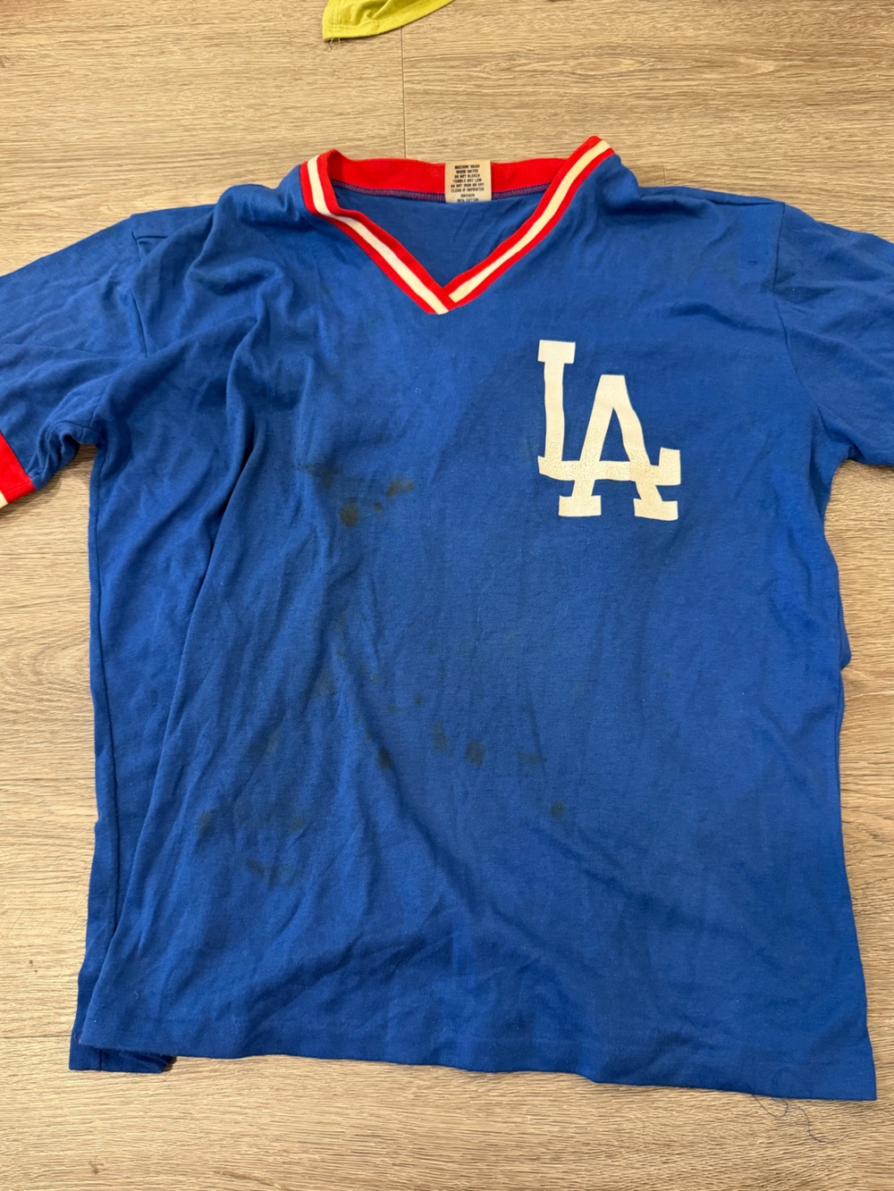 Worn Blue LA Graphic V-Neck Tee